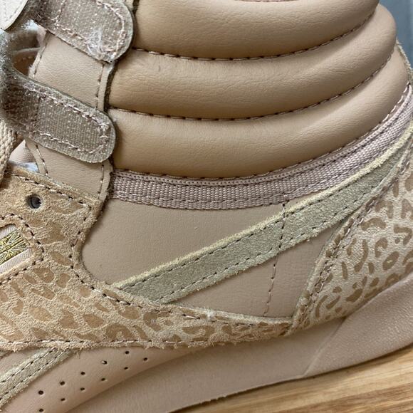 NIB Reebok F/S Hi Sahara GoldMt. Lace up sneakers - Picture 7 of 13